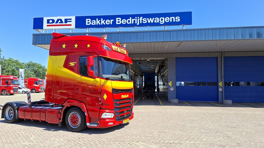 Bakker Bedrijfswagens aflevering - Van der Sluis Transport  4.jpg